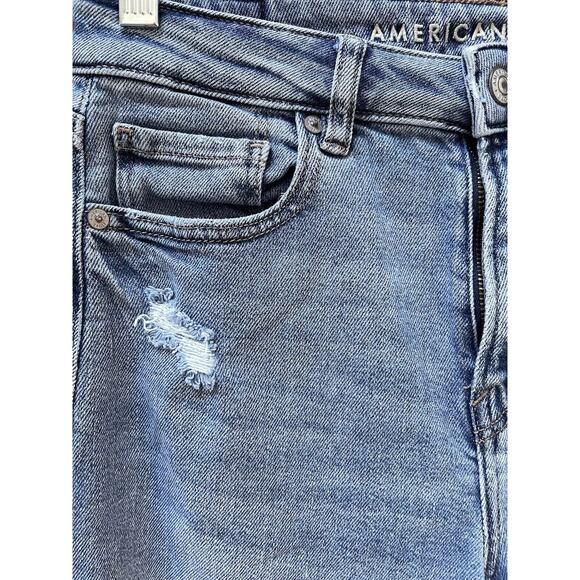 AMERICAN EAGLE AE Light Wash Denim Stretch Curvy Mom Jean Size 4 Short - Picture 5 of 9